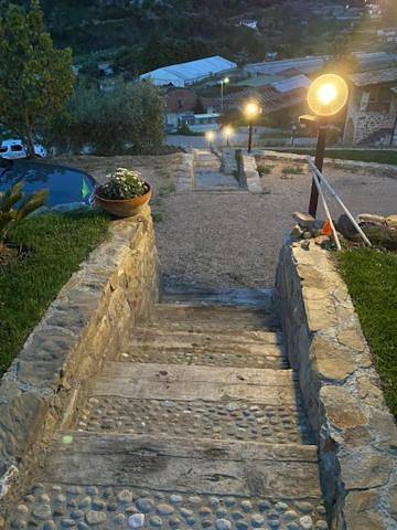 Location de vacances pour 4 personnes, avec vue ainsi que jardin et piscine, animaux acceptés à Dolceacqua - 4