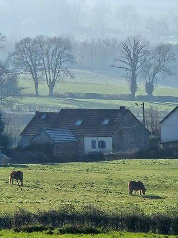 Gîte pour 6 personnes, avec terrasse ainsi que vue et jardin, animaux acceptés à Pionsat