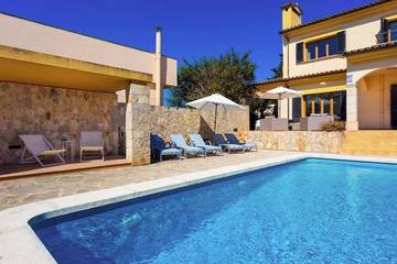 Villa für 10 Personen, mit Balkon in Cala Millor