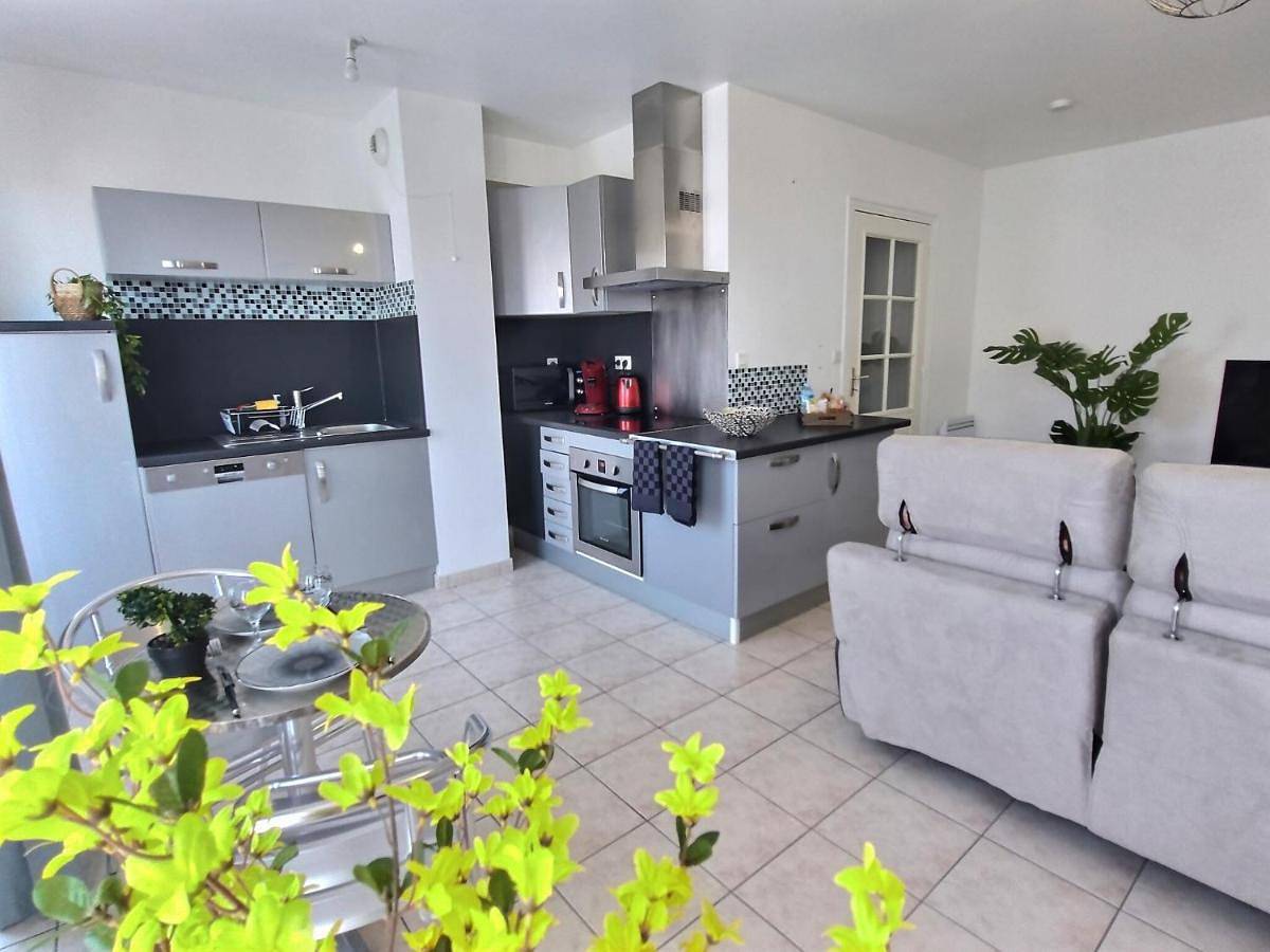 Appartement entier, Le Conti Proche Roissy - Astérix- Gare in Le Plessis-Belleville, Oise
