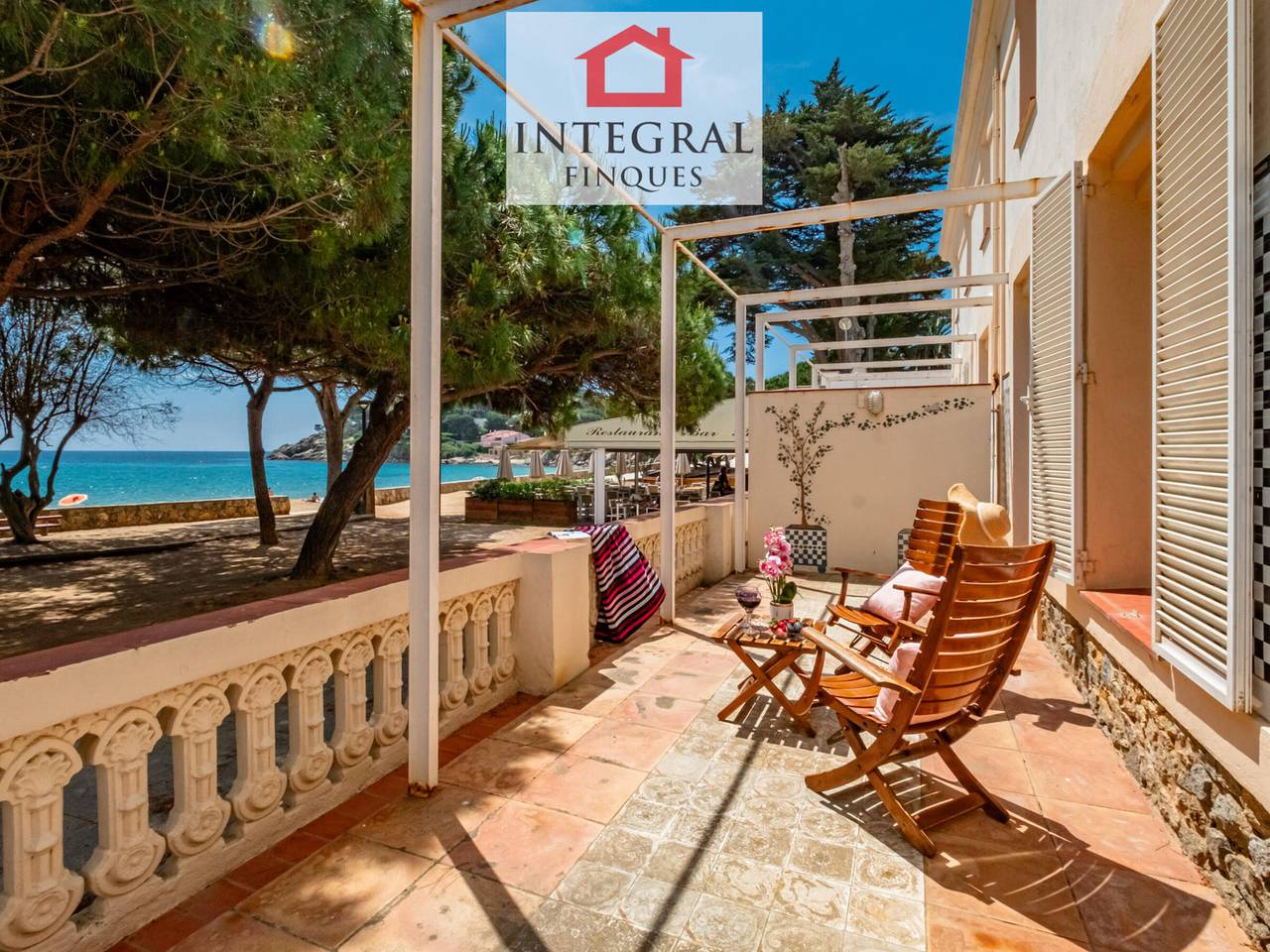 Casa frente al mar en La Fosca con 5 habitaciones, terrazas y acceso directo a la playa in Sant Esteve de la Fosca (Palamós), Palamós