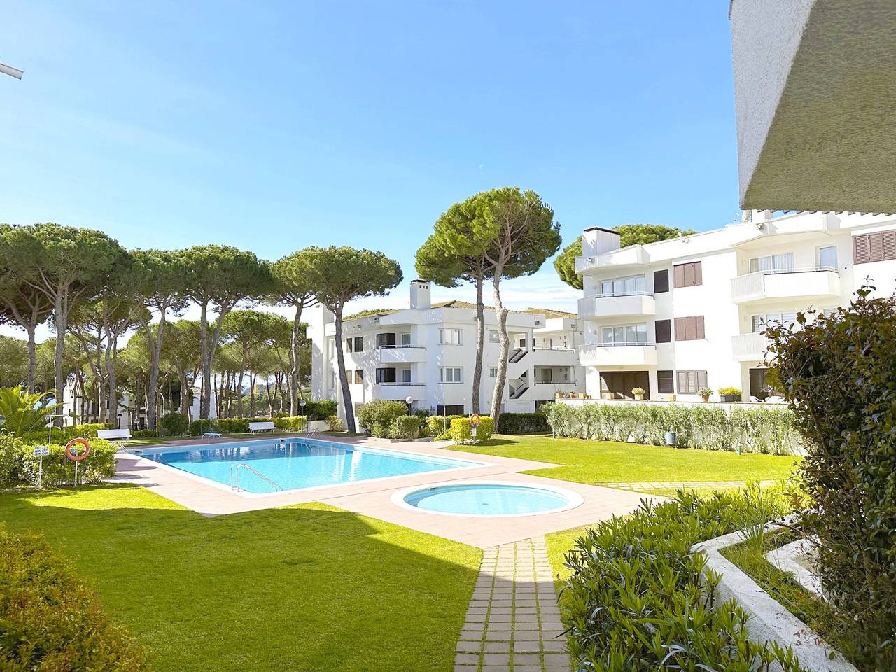 Apartamento entero, Apartamento familiar 6 pers, piscinas, tenis, parking, Wi-Fi, mascotas permitidas in Calella de Palafrugell, Palafrugell