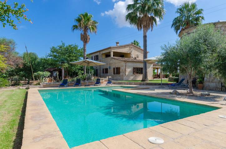 Chalet para 10 personas, con piscina además de terraza y jardín en Mallorca