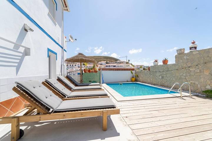 Location de vacances pour 11 personnes, avec vue ainsi que jardin et piscine, adapté aux familles à Carrapateira - 4