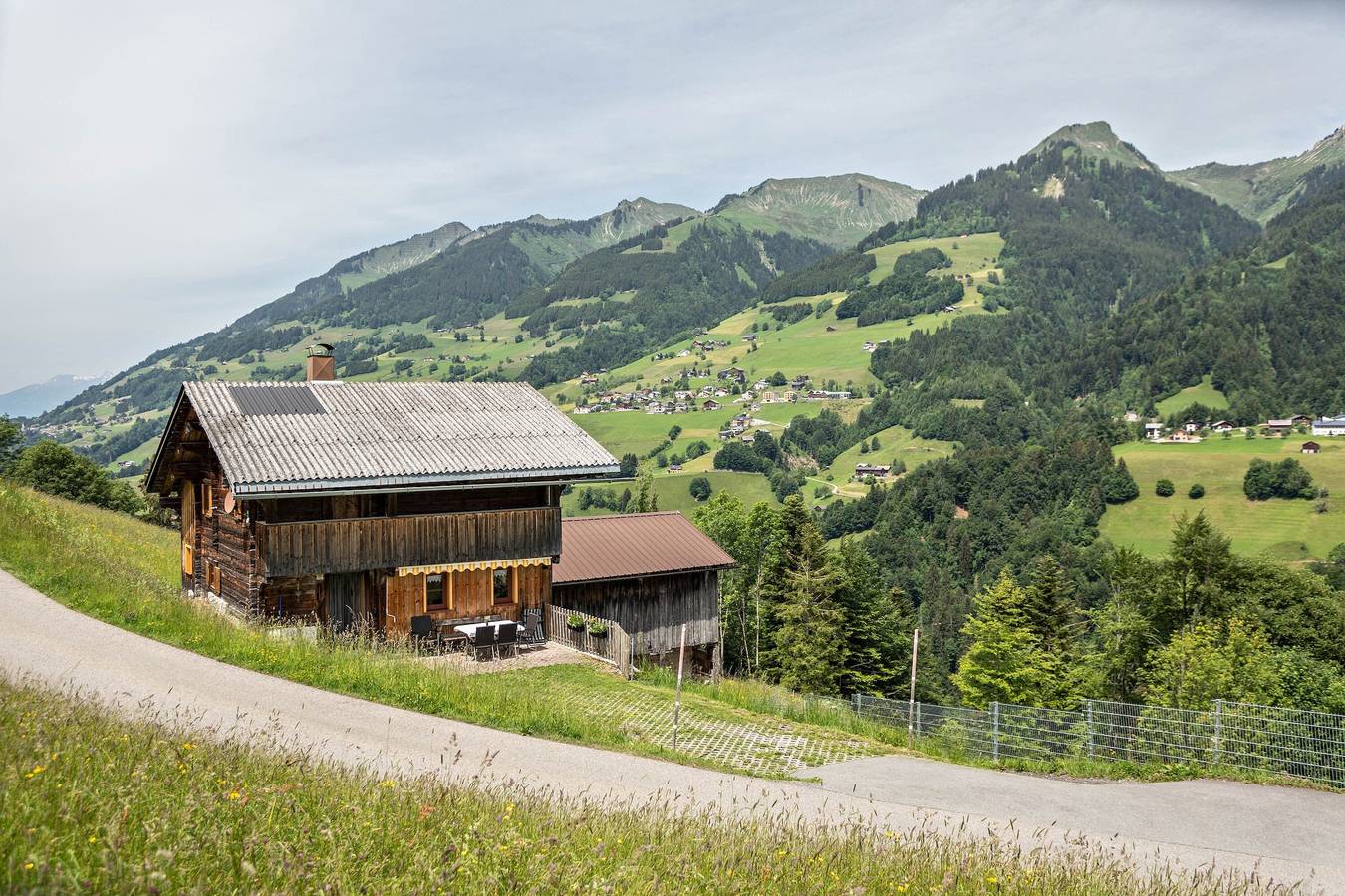 Ferienhaus "Knusperhäuschen Höfen-Hüsle" mit Bergblick in Raggal, Lechquellengebirge