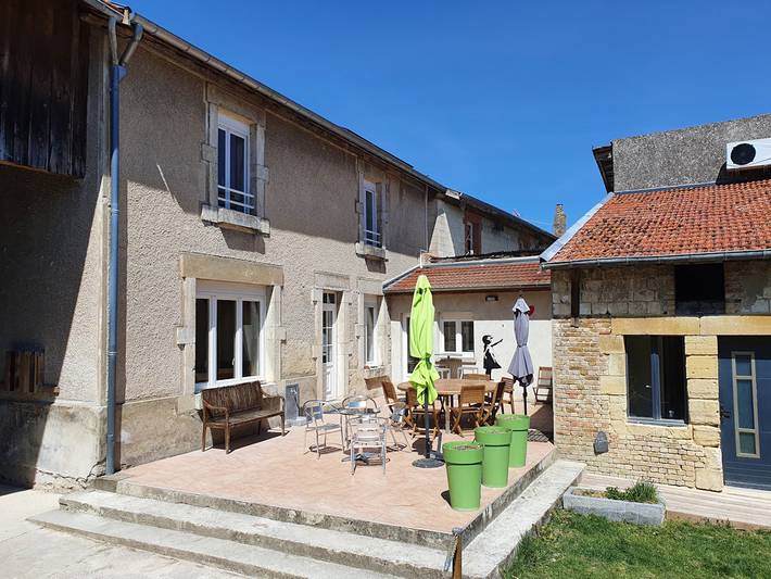 Gîte pour 12 personnes, avec terrasse et jardin à Machault (Ardennes)