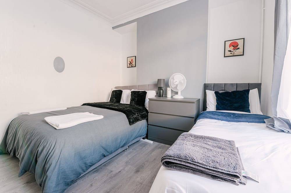 Modernised House Near City Centre & Beach w/Wifi, Parking, Snooker Table & More! in Swansea, Región de Swansea