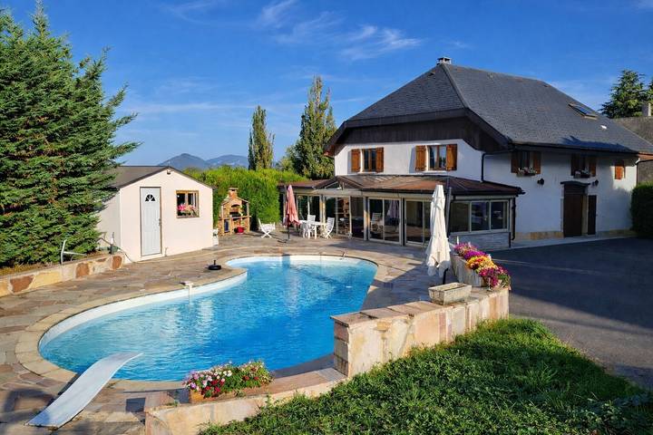 Holiday rental for 15 people, with garden in France