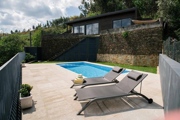 Location de vacances pour 3 personnes, avec terrasse ainsi que piscine et vue, animaux acceptés à Santa Maria da Feira - 4
