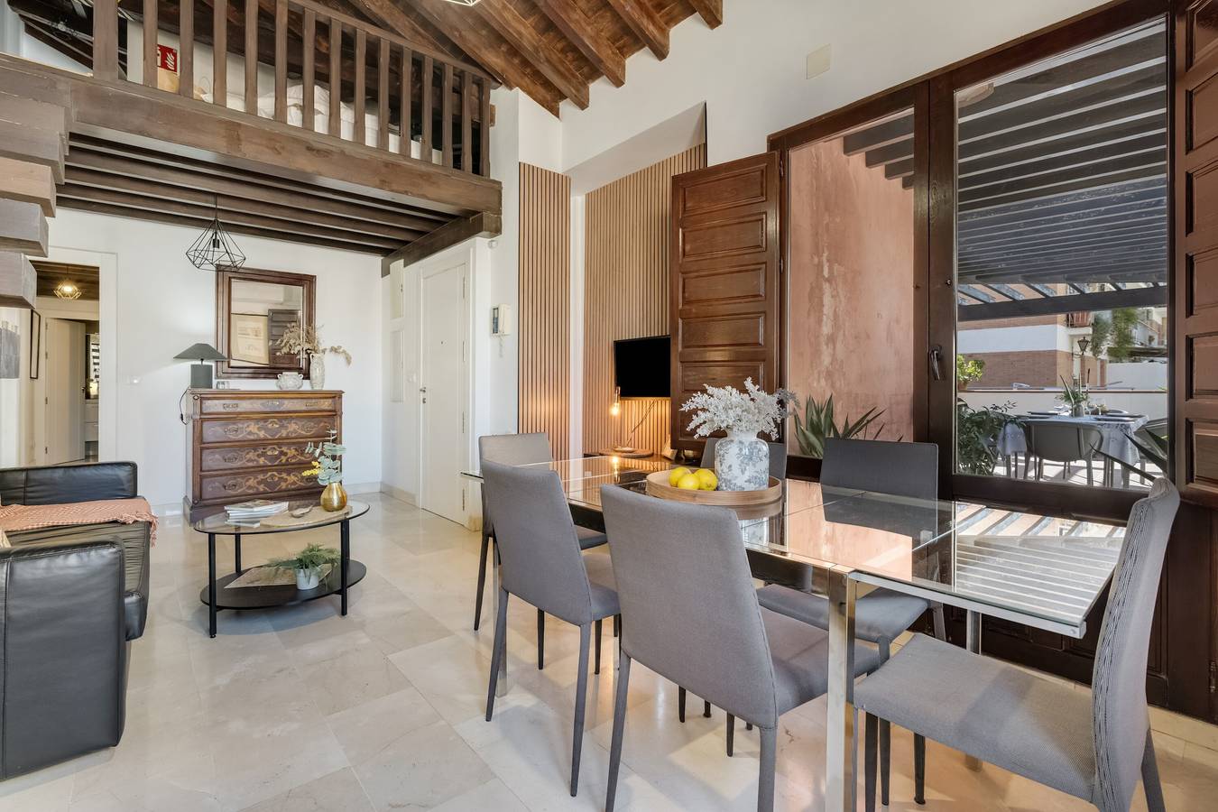 Appartamento intero, Appartamento 'Lovegranada Centro Ático Montalban' con Terrazza Privata, Wi-Fi e Aria Condizionata in Centro-Sagrario, Granada