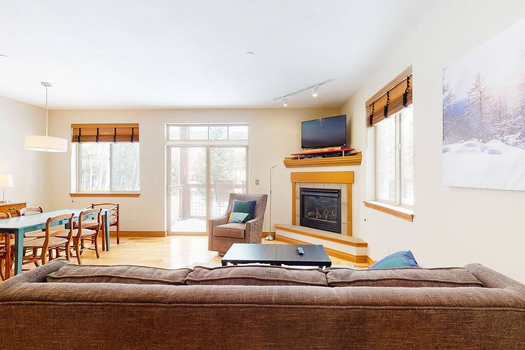 Ganze Wohnung, Mountain Condo by the River & Town w/ Shared Hot Tub, Private Balcony, & Wifi in Silverthorne, Arapaho and Roosevelt National Forests