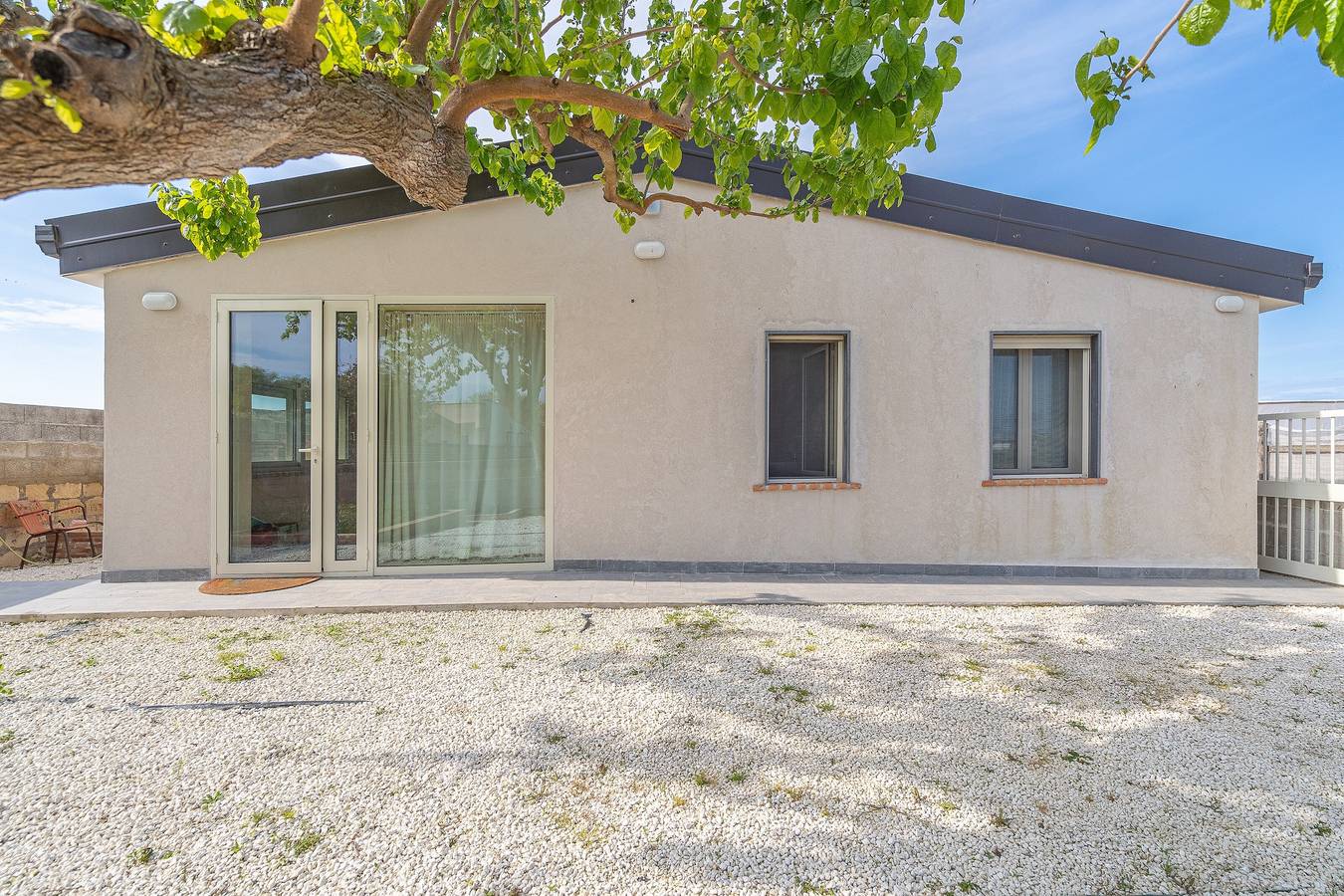 Ganze Wohnung, Ferienwohnung 'Gelso' mit privater Terrasse, Wlan, Klimaanlage und Ladestation in Granelli, Syrakus Provinz