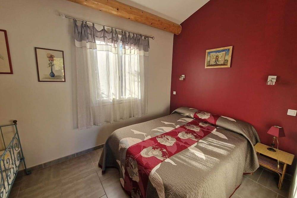 Les Favières. Gîte climatisé, Piscine. Wifi, Parking.  Mer 15min.  Cœur vignoble in Pinet (homonymie), Côte méditerranéenne (France)