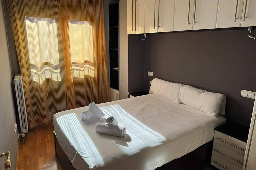 Entire apartment, Zentrum Cathedral. Next to Plaza del Pilar. Ideal for couples. in Saragossa, Saragossa Province