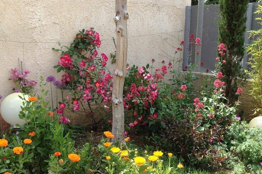 Entire apartment, Studio on second floor of a villa, residential area, near streetcar and park in Hôpitaux-Facultés, Montpellier