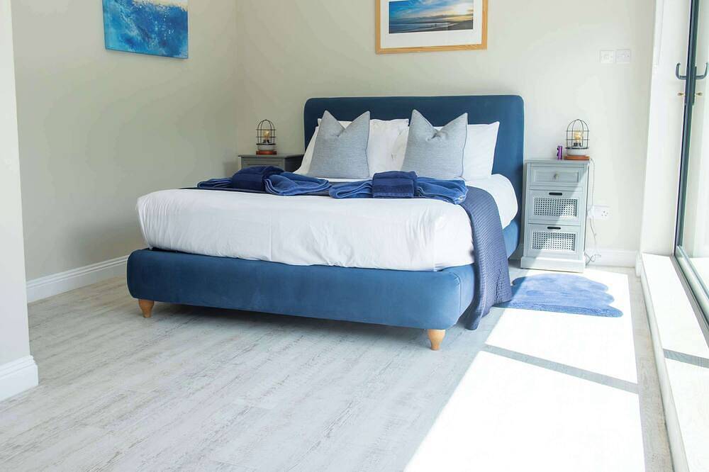 High Tides Elegant 5-Bedroom Villa in Sandbanks in Sandbanks, Poole