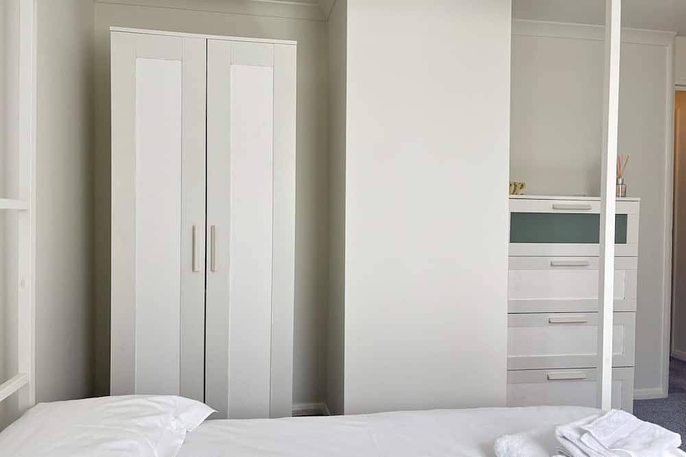 Apartamento entero, 1-Bed Flat • Free Parking • 5 Min Lgw Airport in Crawley, Sussex Occidental