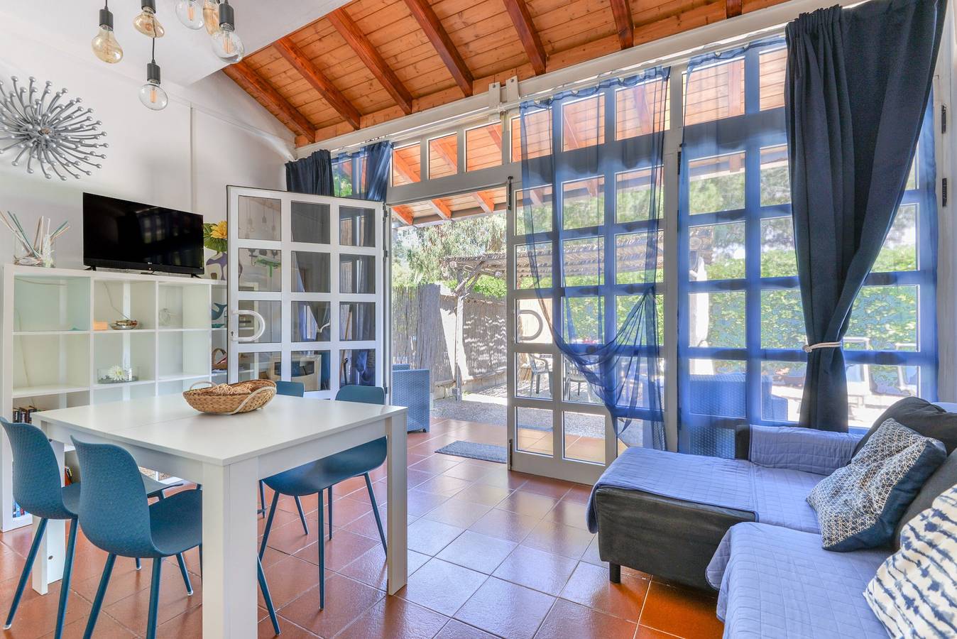 Appartamento intero, Moderno appartamento con giardino, aria condizionata e Wi-Fi in Lacona, Isola d'Elba