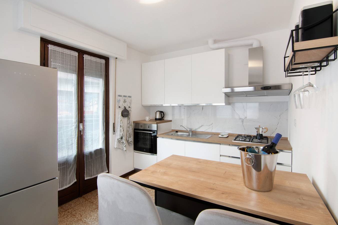 Geheel appartement, Appartement 'Palma's House' met uitzicht op het meer, privéterras en Wi-Fi in Dongo, Comomeer