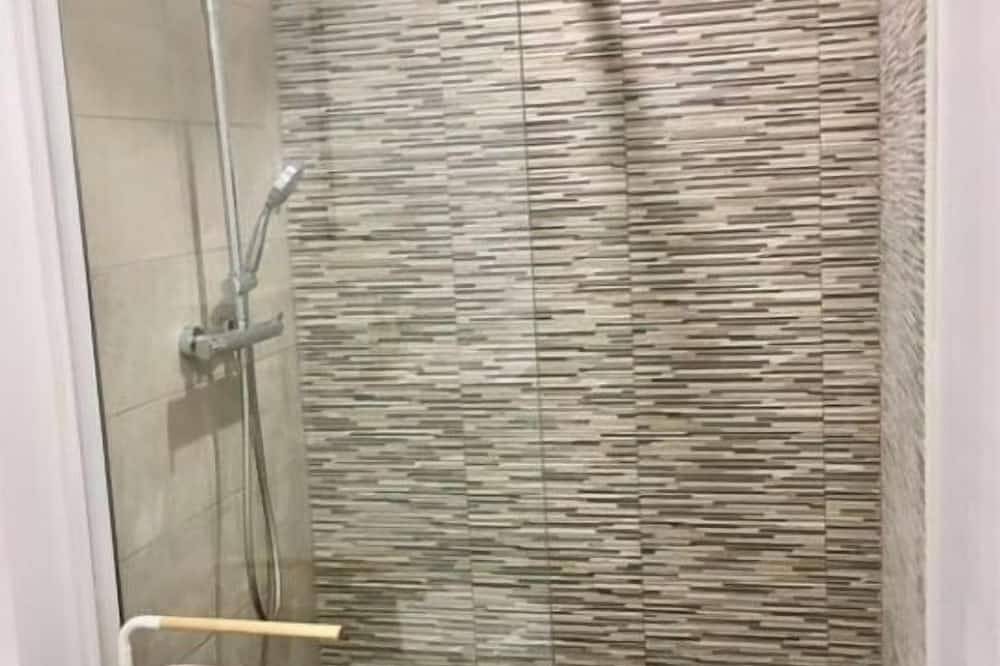 Appartement entier, Angers, View of La Maine, near Chu, city center 5 min by tram. in Angers, Région d'Angers