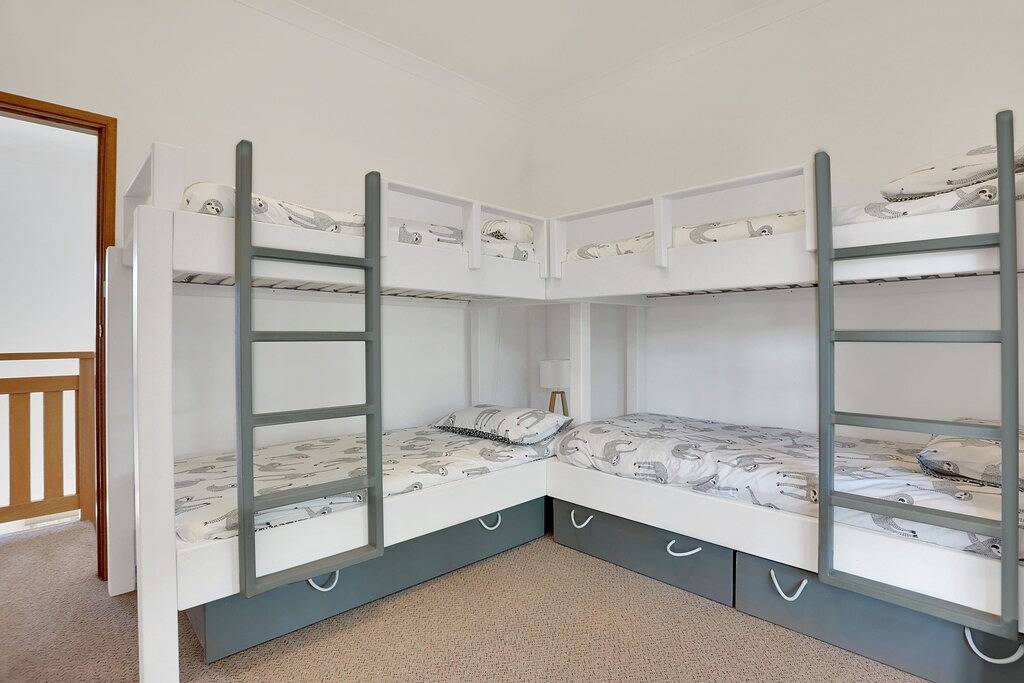 Holiday Home for 8 People in Hawks Nest, Hunter Valley