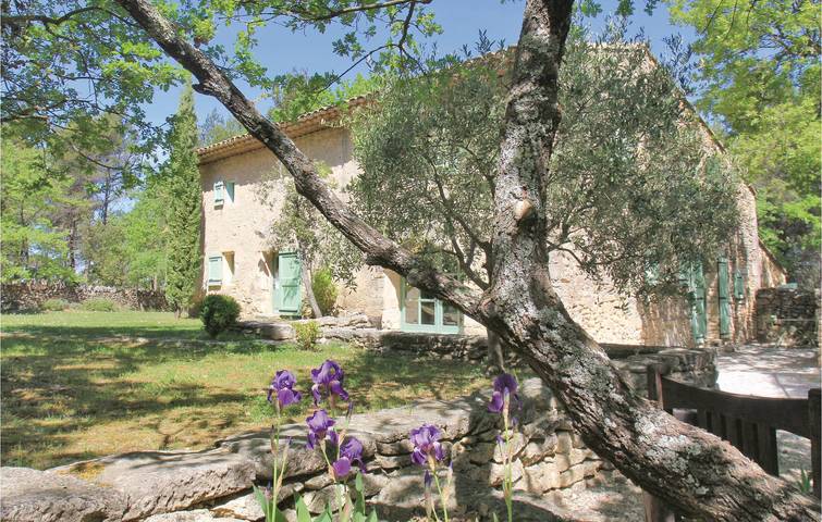 Location de vacances pour 10 personnes, avec terrasse et piscine dans le Luberon - 2