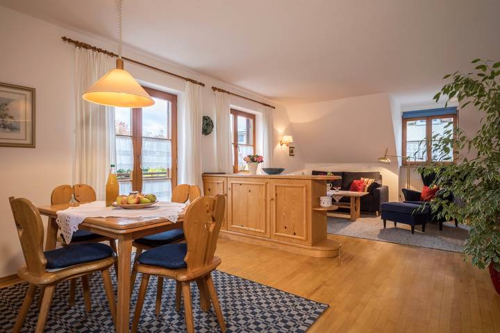 Ganze Wohnung, Hübsche Ferienwohnung 'Apfelblüte' auf dem Bauernhof mit Balkon und Bergblick in Lindau, Bayerisch Schwaben