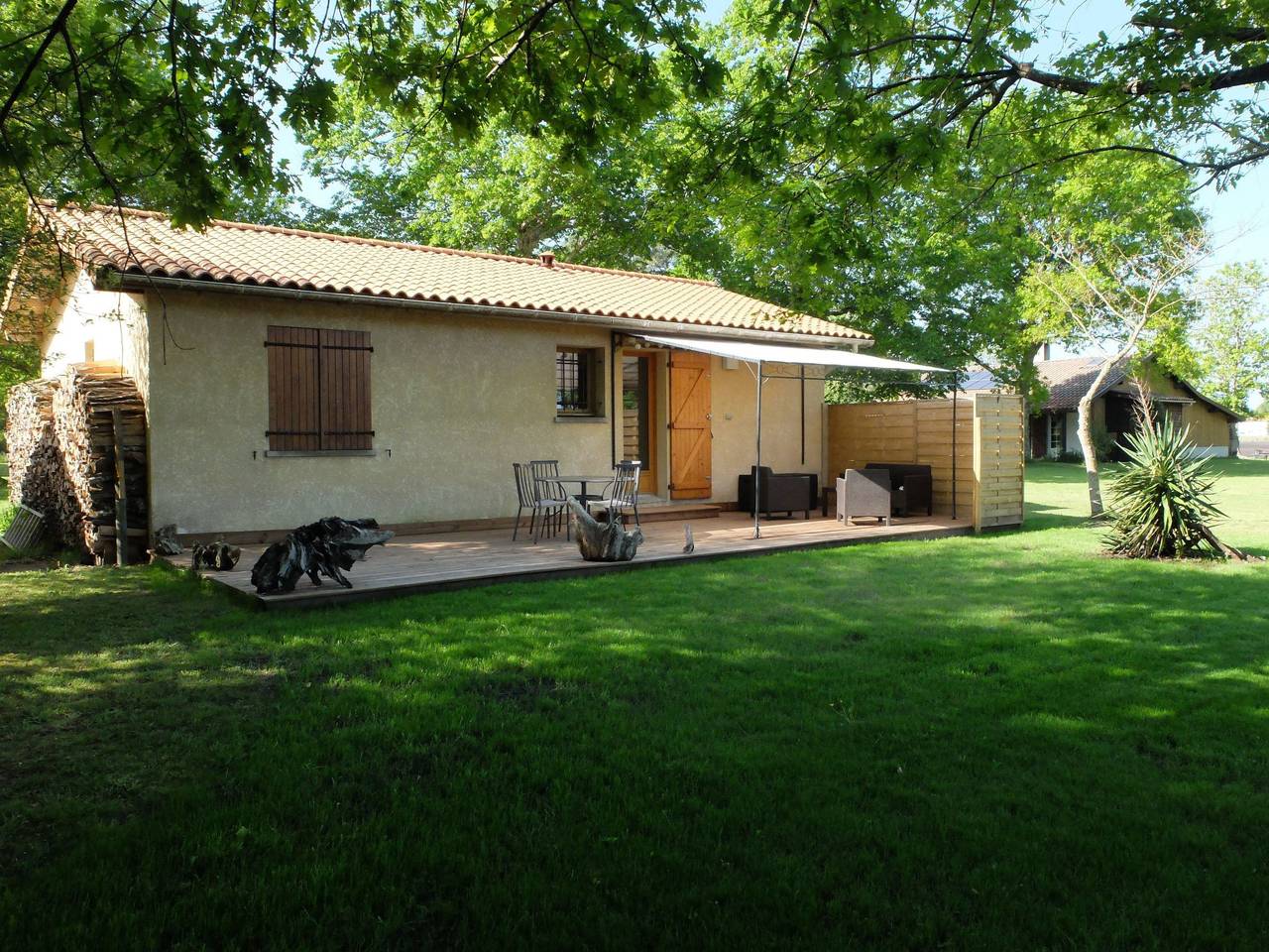 Gemütliches Ferienhäuschen im Grünen mit Terrasse in Mézos, Landes