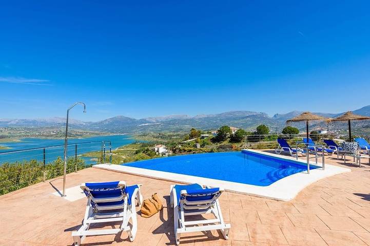 Casa rural para 6 personas, con jardín en Viñuela