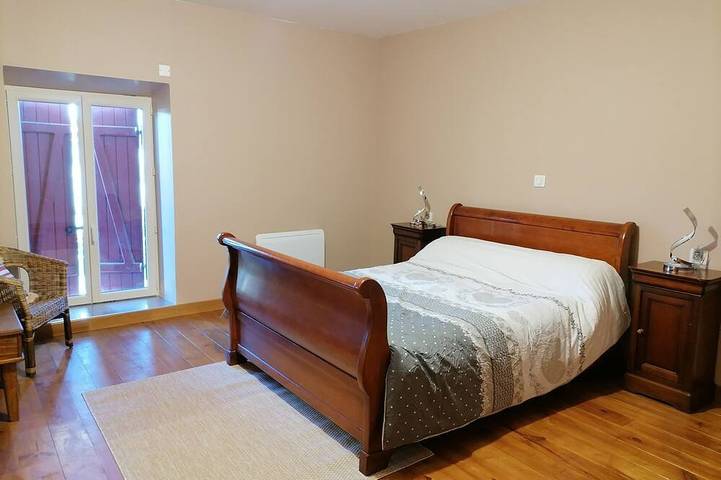 Location de vacances pour 12 personnes, avec jardin et terrasse, animaux acceptés à Compreignac - 2