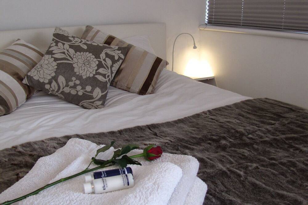 Entire apartment, Central Beachfront Penthouse with private sun / roof terrace in Hove, Brighton