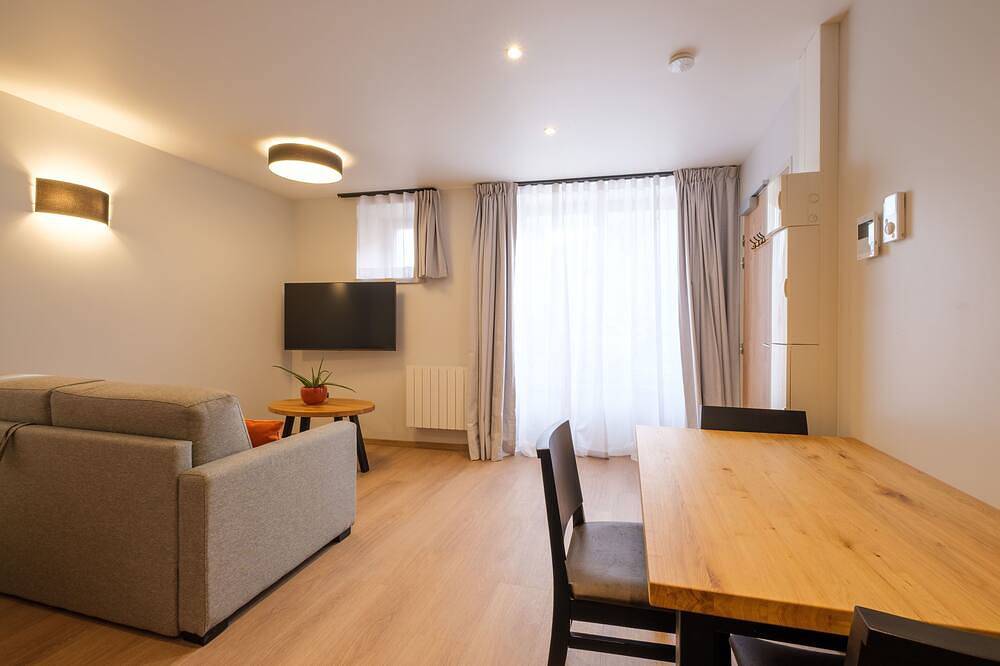 Ganze Wohnung, Studio cosy au centre de Lons | Wifi in Lons-le-Saunier, Jura