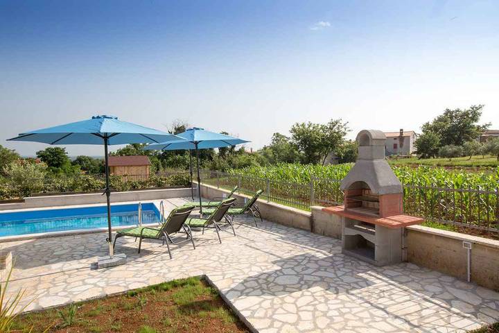 Ferienhaus für 4 Personen, mit Garten in Kastelir - 2