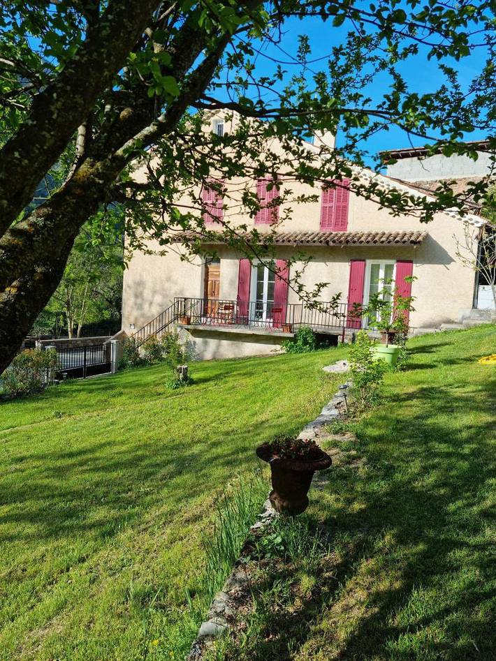 Gîte for 2 people, with terrace and garden in Provence