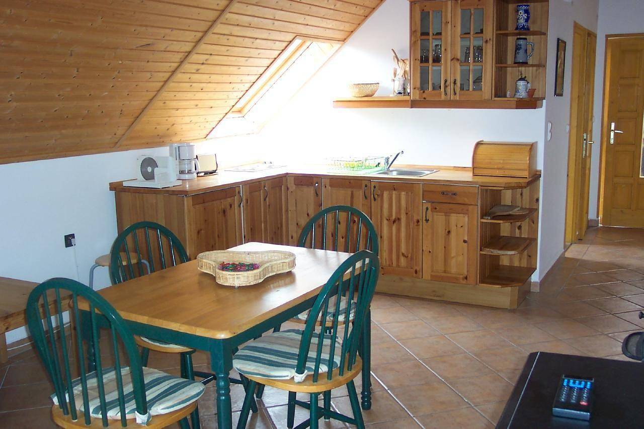 Ganze Ferienwohnung, Appartement B in Strandnähe mit Terrasse und Grill in Balatonföldvar, Plattensee Südufer