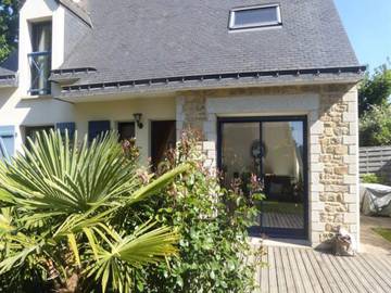 Gîte pour 6 personnes, avec terrasse et jardin, adapté aux familles dans Plage Kerfontaine