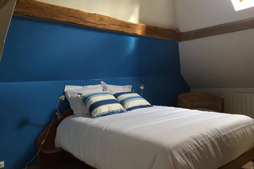 Old Norman farmhouse in the Charentonne valley in Bernay, Región de Bernay