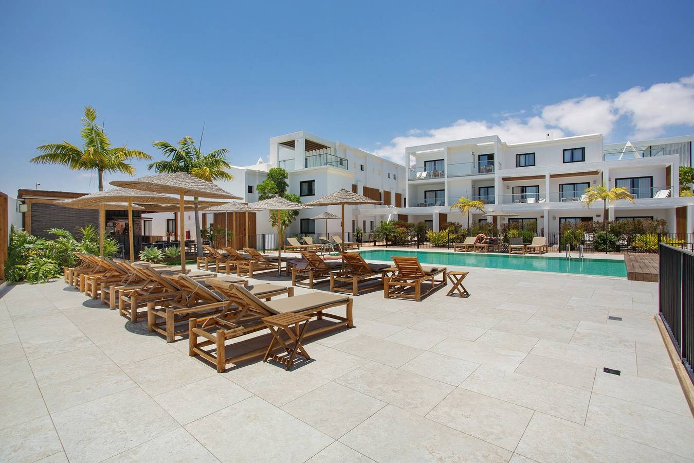 Apartamento entero, Vacaciones 'Casa Sunrise' con vistas al mar, piscina compartida y Wi-Fi in El Jablito, La Oliva