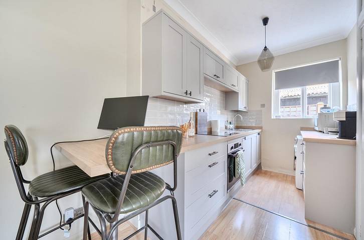 Entire apartment, Chic Flat Hideaway with Private Courtyard - Pass the Keys in Guildford, Surrey