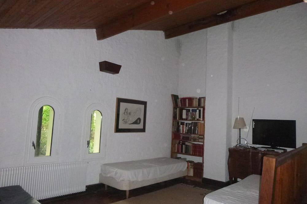 Maison de 200m2 sur parc de 2500m2 au calme et face à la montagne in Ascain, Région de Bayonne