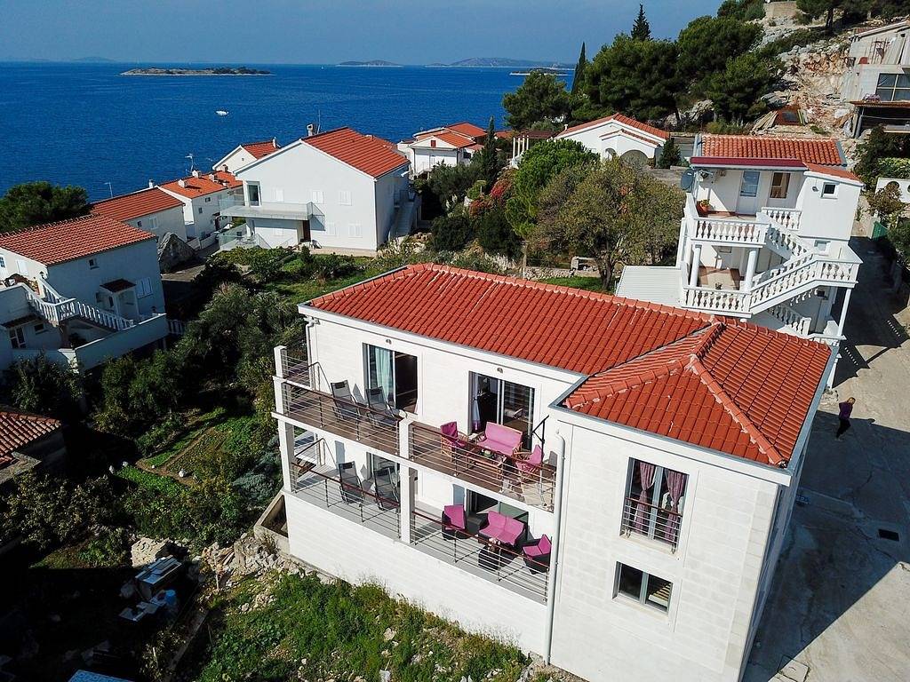 Ganze Wohnung, Ferienwohnung in Tribunj mit Meerblick, Terrasse, Klimaanlage, W-Lan (4265-2) in Tribunj, Šibenik-Knin