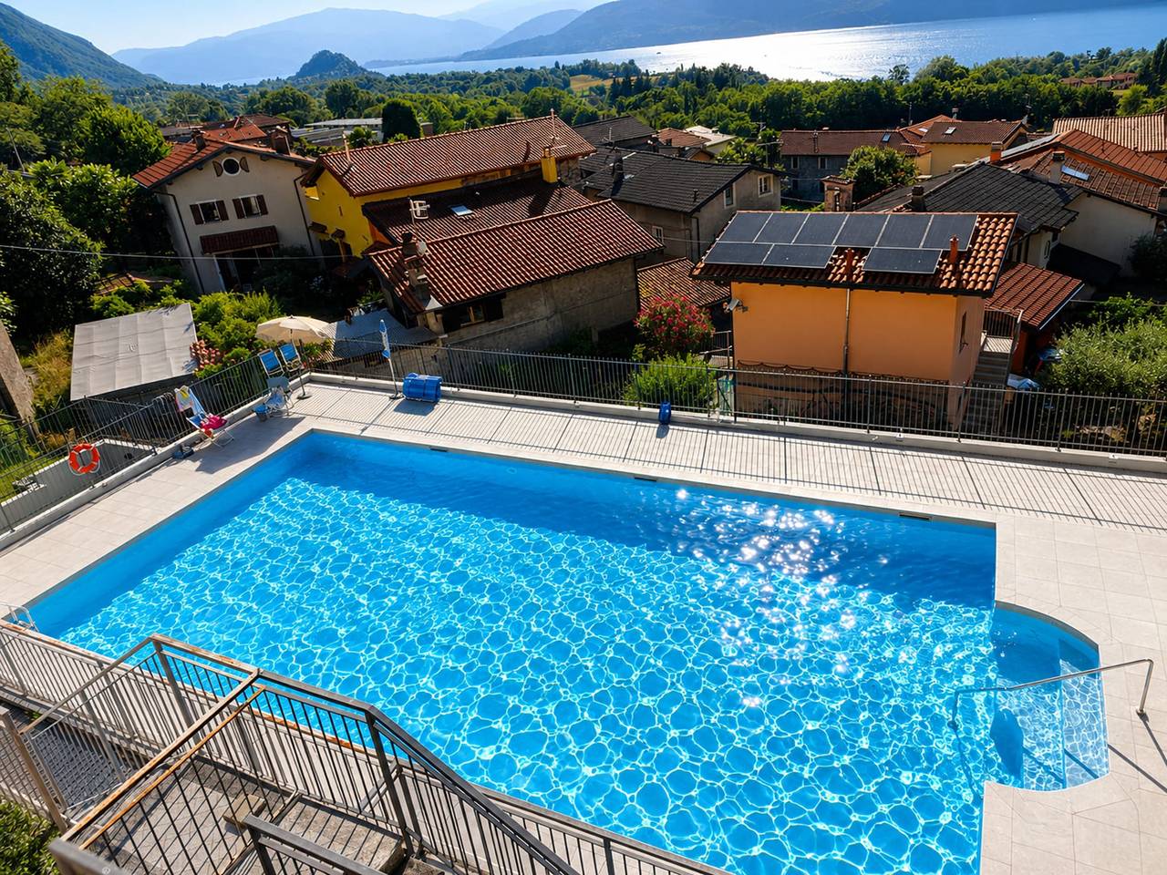 Atemberaubendes Apartment mit Pool und Seeblick in Brezzo, Brezzo di Bedero