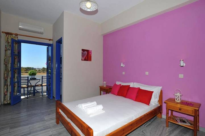 Location de vacances pour 2 personnes, avec piscine et jardin à Perissa - 2