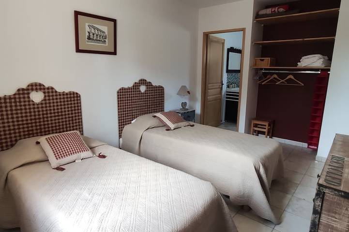 Location de vacances pour 4 personnes, avec jardin et terrasse à Saint-Siffret - 2