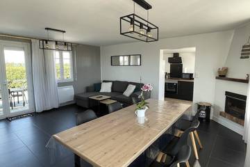 Gîte pour 6 personnes, avec jardin ainsi que terrasse et jacuzzi à Lestre