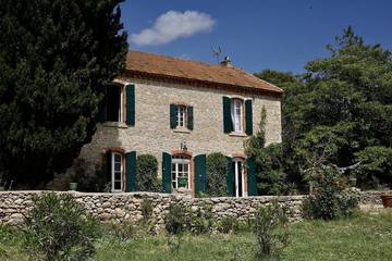 Location de vacances pour 10 personnes, avec jardin à Cruzy