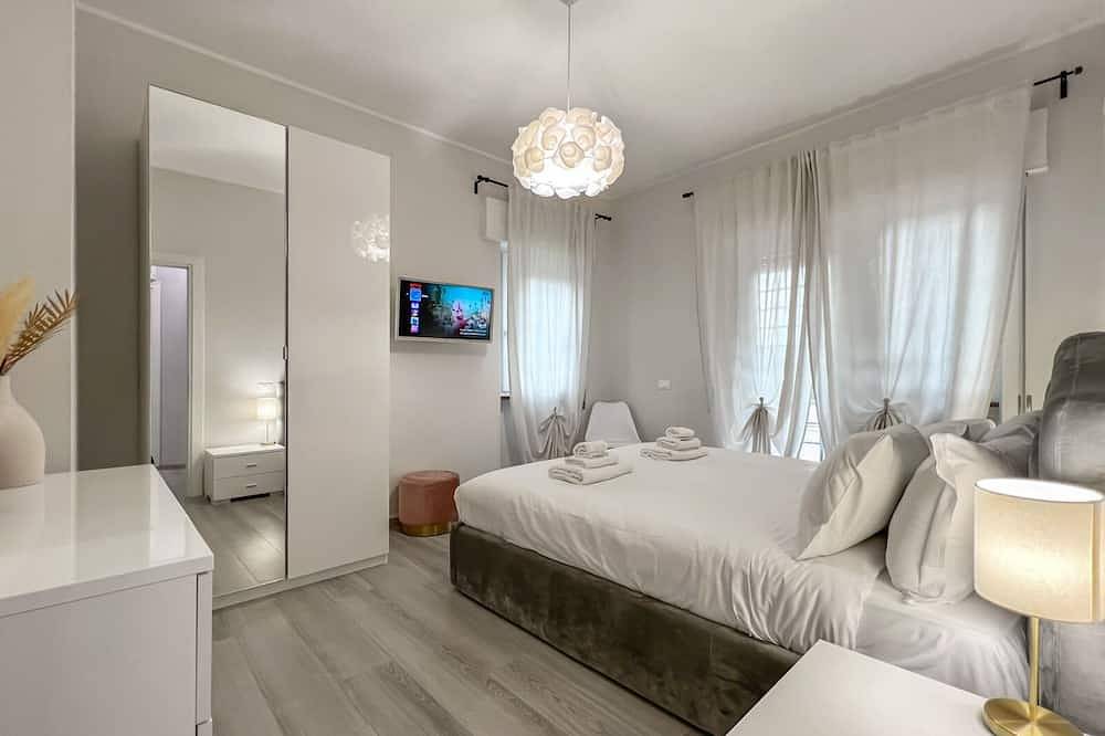 Appartamento intero, Luminoso Appartamento Ristrutturato con Posto Auto Privato in Eur (Roma), Roma