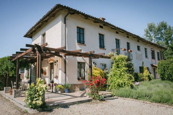Chambre d’hôte pour 2 personnes, avec Jardin à Castagnole delle Lanze