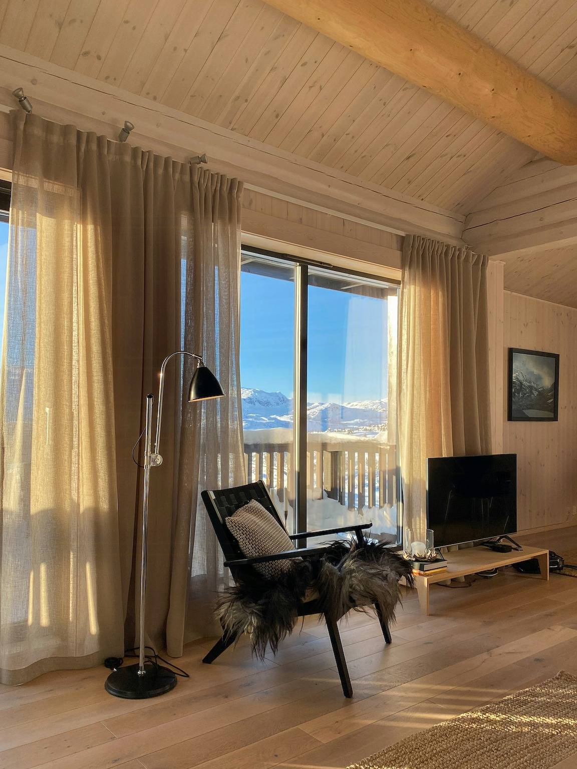 Lys og moderne hytte med fantastisk fjellutsikt in Vinje 