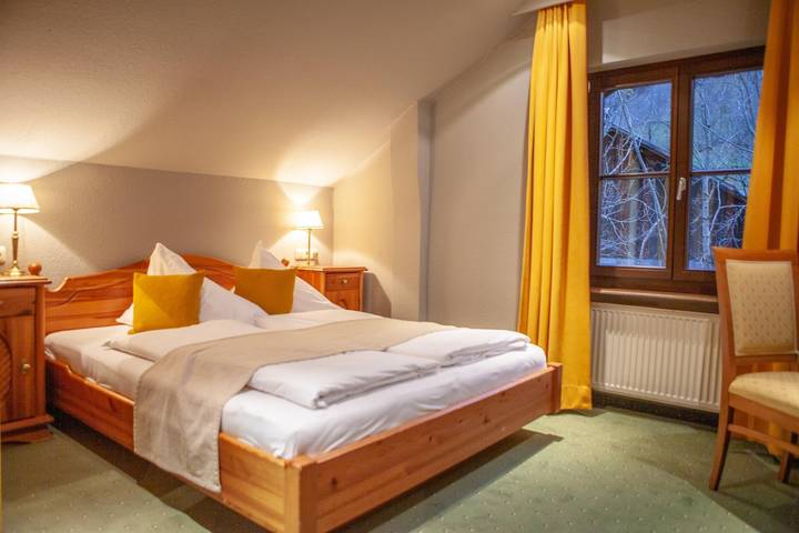 Hotel für 3 Personen, mit Terrasse und Whirlpool sowie Garten und Pool in Brand - 4